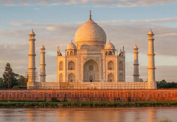 Sunrise Taj Mahal Tour by Car from Delhi